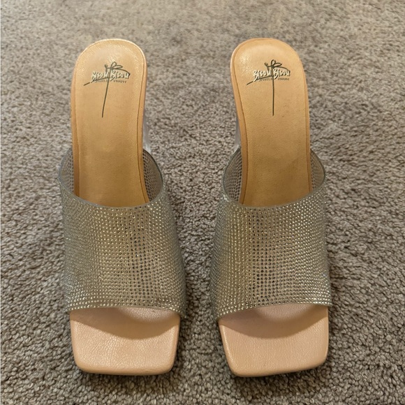 Sparkly open toe heels with a wide clear heel for balance ! - Picture 5 of 5